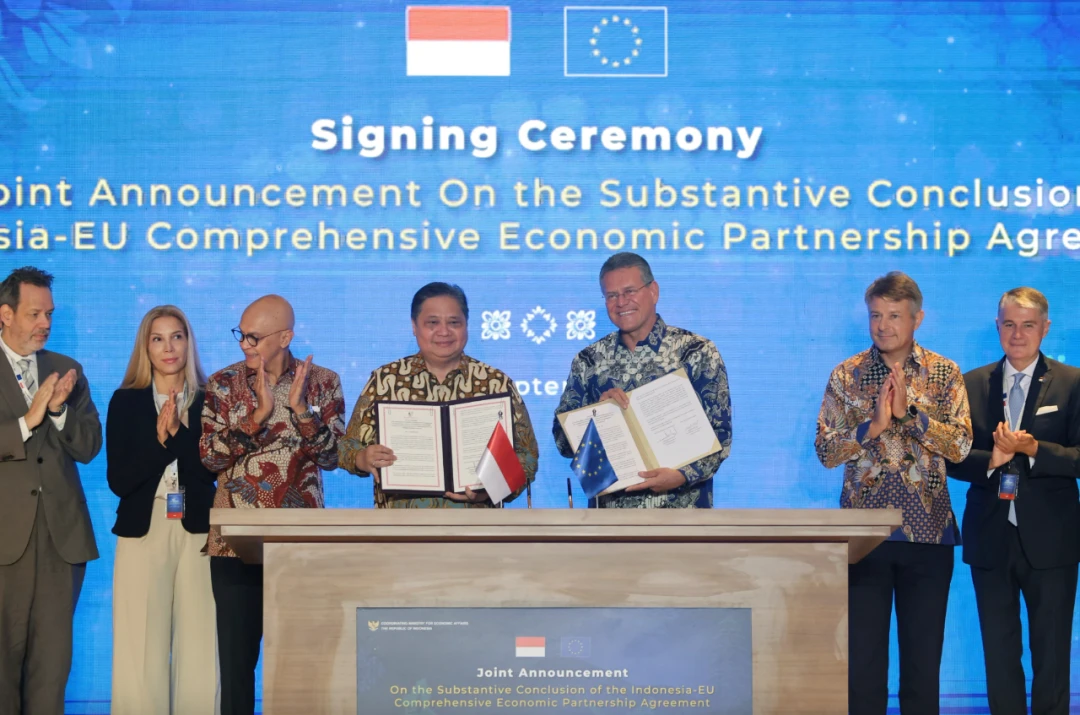 EU and Indonesian flags side-by-side representing the new trade deal